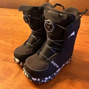 Burton kid’s Grom BOA snowboard boots